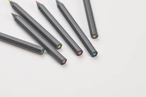 6 crayons de couleur - Negro