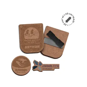 Badge mdf personnalisé ep 3 mm avec aimant entre 20 cm2 et 40 cm2 maxi