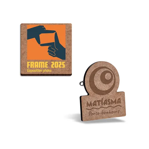Badge personnalisé mdf ep 3 mm avec pince-epingle maxi 20 cm2