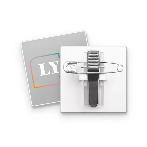 Badge plastique personnalisé (ps) carre 36x36 mm avec pince epingle