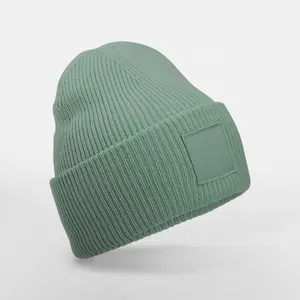 Bonnet à large revers avec patch ton sur ton - Beechfield® | Dusty Green