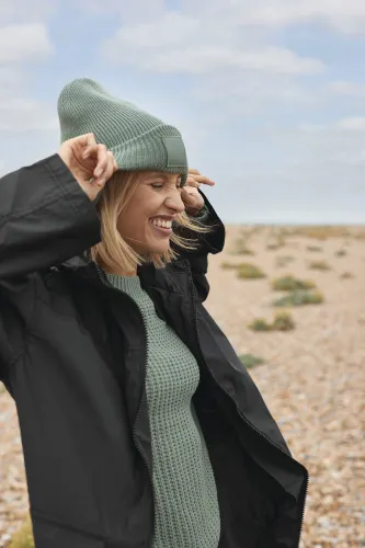 Bonnet à large revers avec patch ton sur ton - Beechfield®