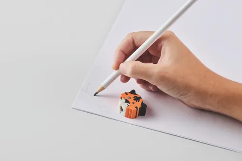 Crayon en bois en forme d'anima - Circo