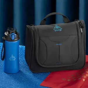 Ensemble primo III : bouteille en acier et trousse de toilette