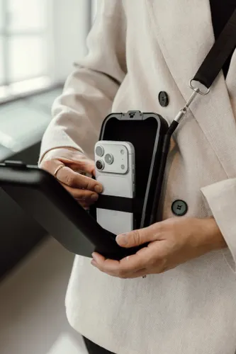 Étui de voyage rigide Swiss Peak OSLO RCS pour smartphone - Swiss Peak