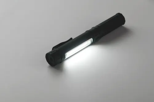Lampe torche LED magnétique - Taier
