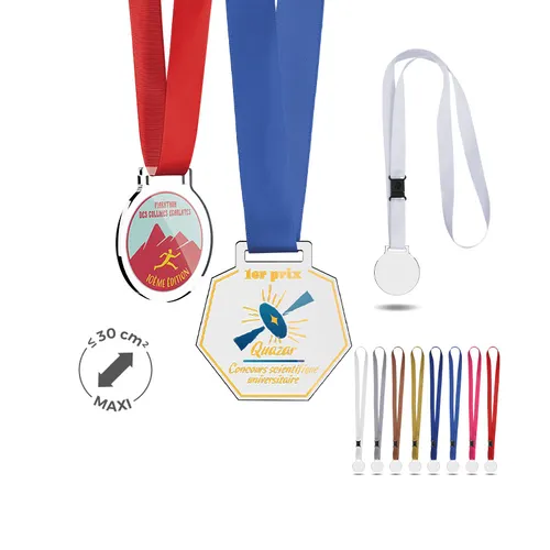 Médaille plastique (pmma) ép 3 mm et maxi 30 cm2 personnalisée avec cordon satin
