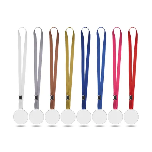 Medaille publicitaire en pmma ep 3 mm entre 30 et maxi 80 cm2 avec cordon satin