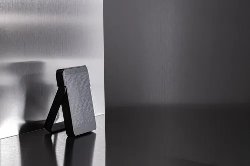 Powerbank publicitaire solaire 5000 mAh et 10W en plastique RCS Skywave - XD Xclusive