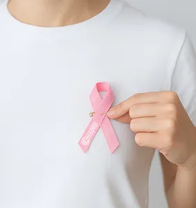 Ruban satin Octobre Rose avec épingle dorée