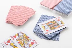 Set de 2 jeux de cartes personnalisé - Canasta Set de 2 jeux de cartes personnalisé - Canasta