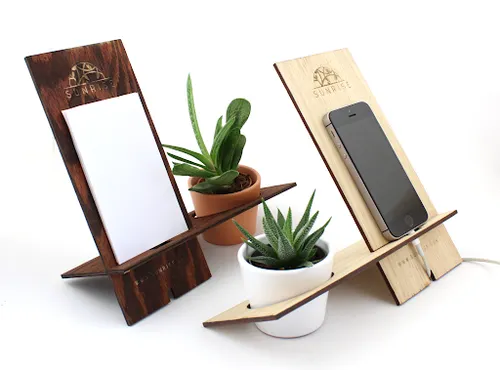 Support téléphone bois de chêne avec plante